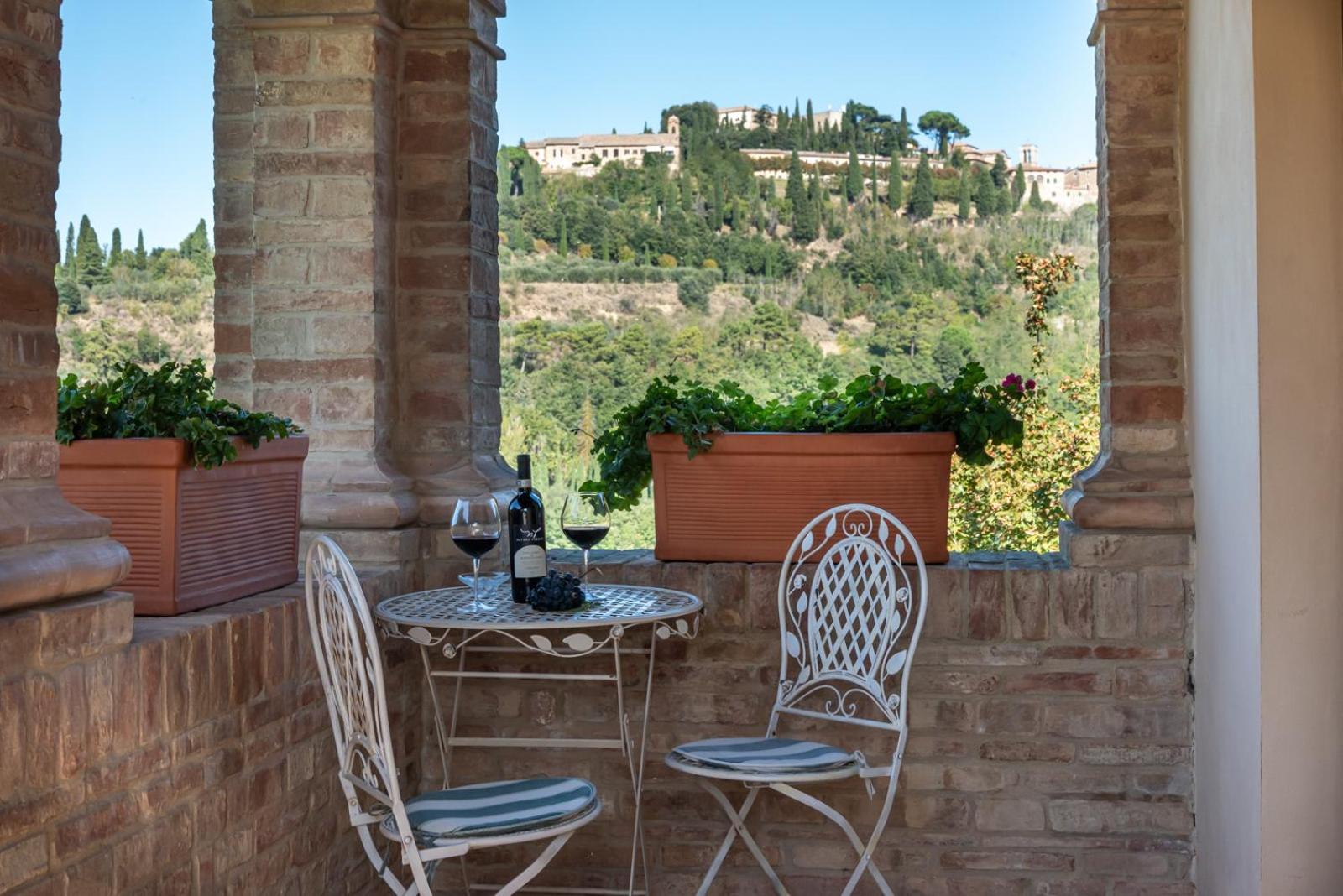 One-Bedroom Apartment Balcony,370566310:JPEG